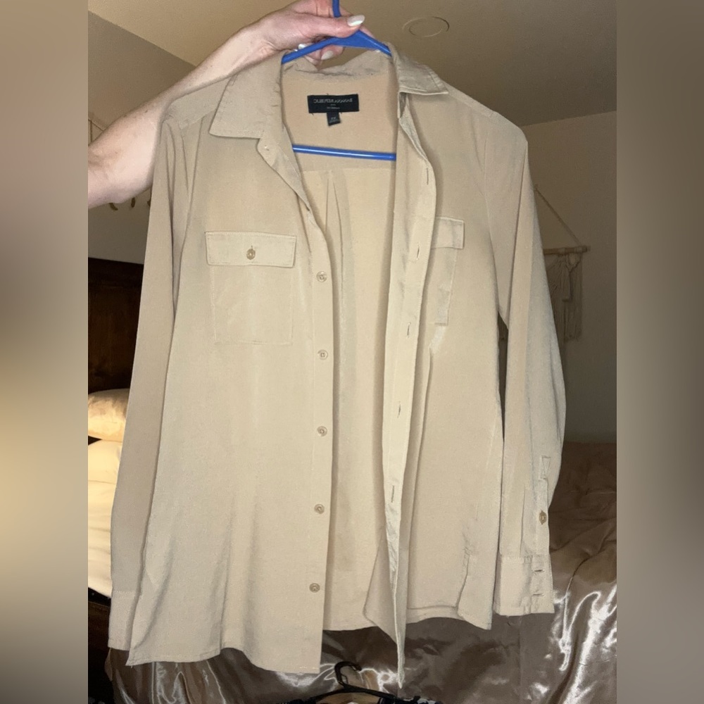 Banana Republic XS. Sheer button down